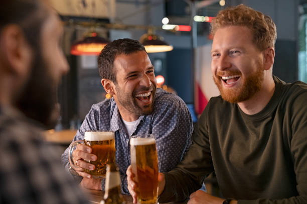 friends enjoying draft beer at pub - rustic beer brewery indoors imagens e fotografias de stock