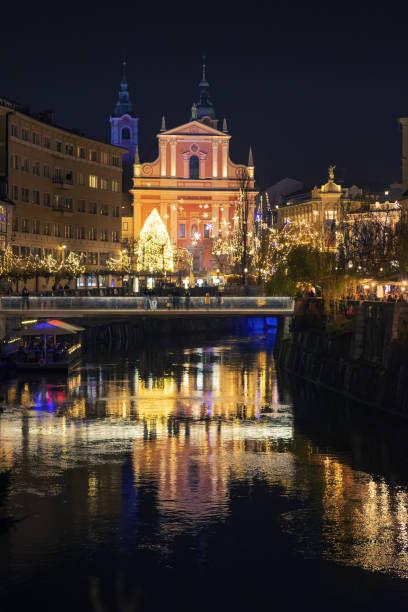 view of old city center of ljubljana decorated with christmas lights at night - ljubljana december winter christmas imagens e fotografias de stock