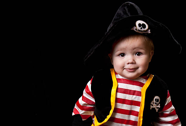 baby pirata - baby pirate costume toddler foto e immagini stock