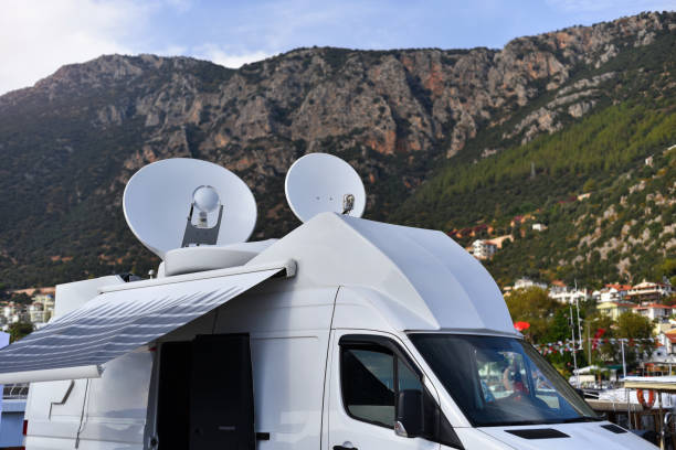 istock vehicle mobile tv station 1194876589