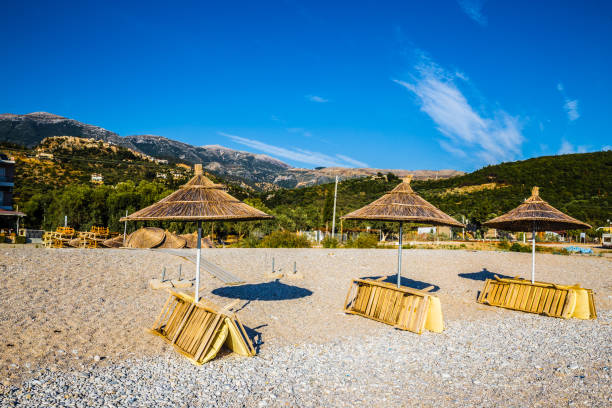 livadhi beach - vlore, albânia - pebble bed - fotografias e filmes do acervo