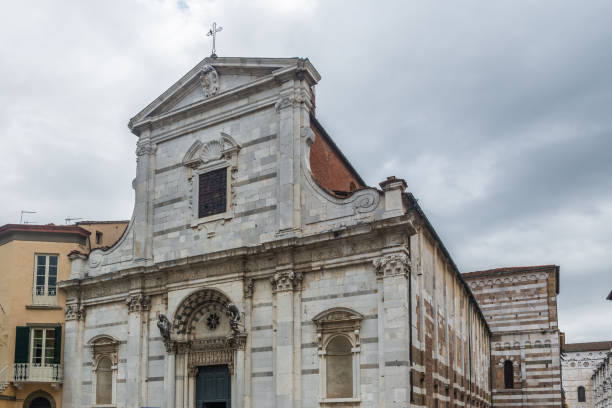 igreja de san giovanni em lucca - italy bell tower built structure building exterior - fotografias e filmes do acervo