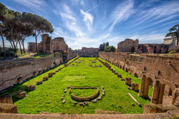las ruinas de una fuente en la domus augustana en roma, italia - domus fotografías e imágenes de stock