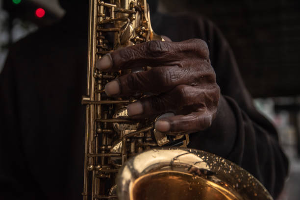 close-up do saxofone player - close up musical instrument saxophone jazz - fotografias e filmes do acervo