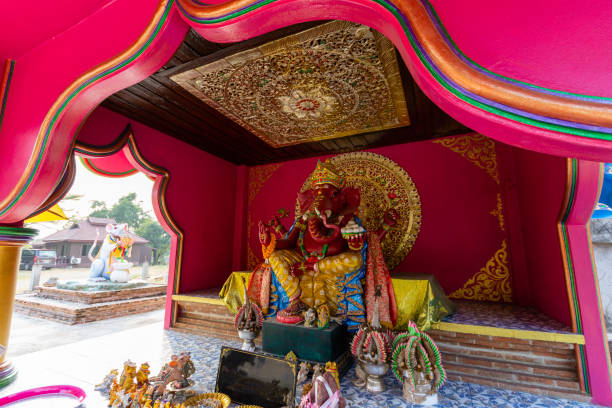 istock Ganesha and rat statue 1194971846