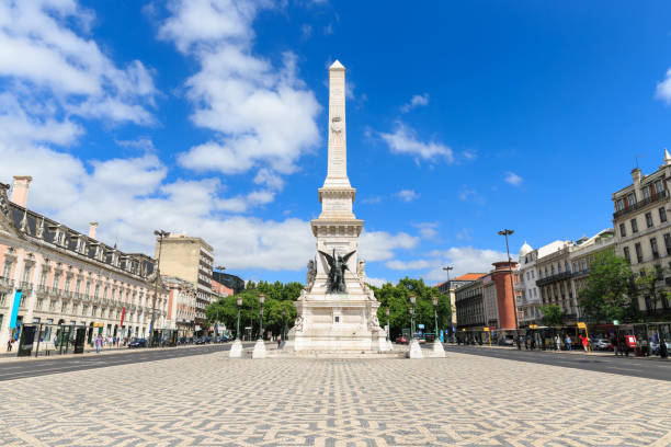 istock Monument to the Restorers at Restauradores Square Lisbon 1194986911