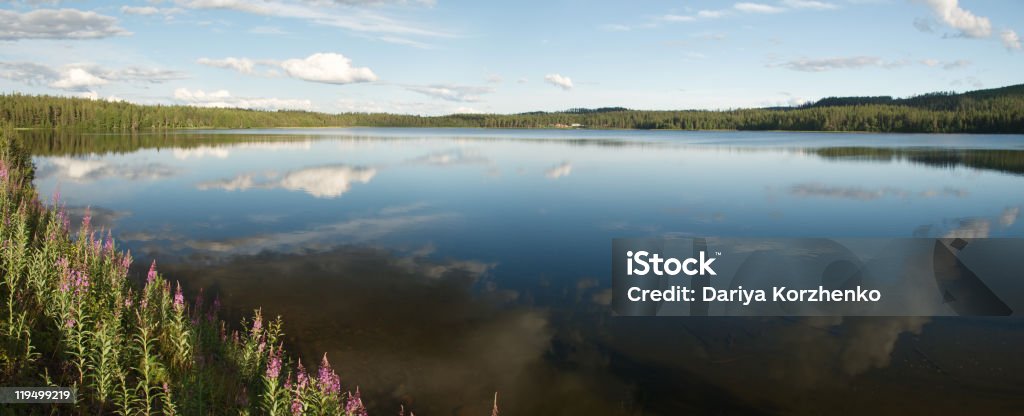 Bela lanscape de Kuusamo região foram bgins Lapland - Foto de stock de Azul royalty-free