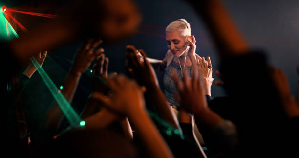 istock She knows how to keep the crowd entertained 1195008528