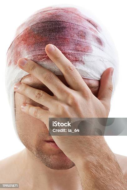 Bandage Auf Blut Wunde Head Stockfoto und mehr Bilder von Bandage - Bandage, Berühren, Blauer Fleck