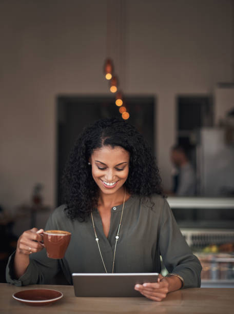 istock Browsing with a side of the best brew 1195034608