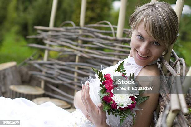 Feliz Novia Foto de stock y más banco de imágenes de Adulto - Adulto, Adulto joven, Alegre