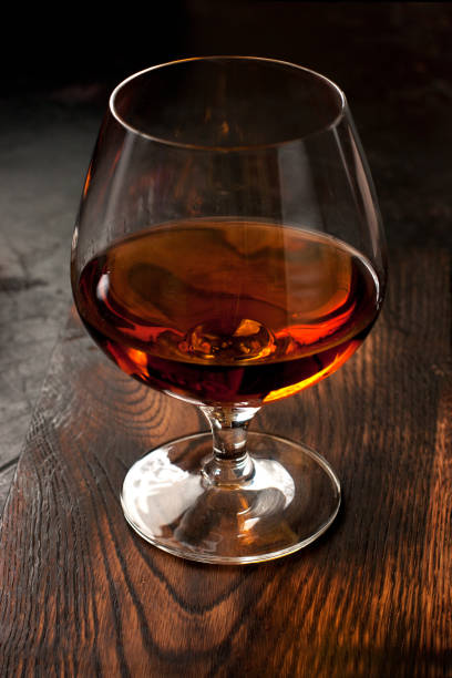 ウイスキーまたはコニャックのグラス - luxary ストックフォトと画像
