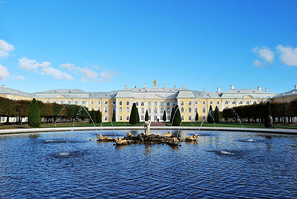 istock Grand Peterhof Palace 119505280