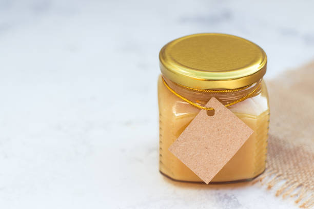 istock Honey in jar with empty paper label for your text 1195056029