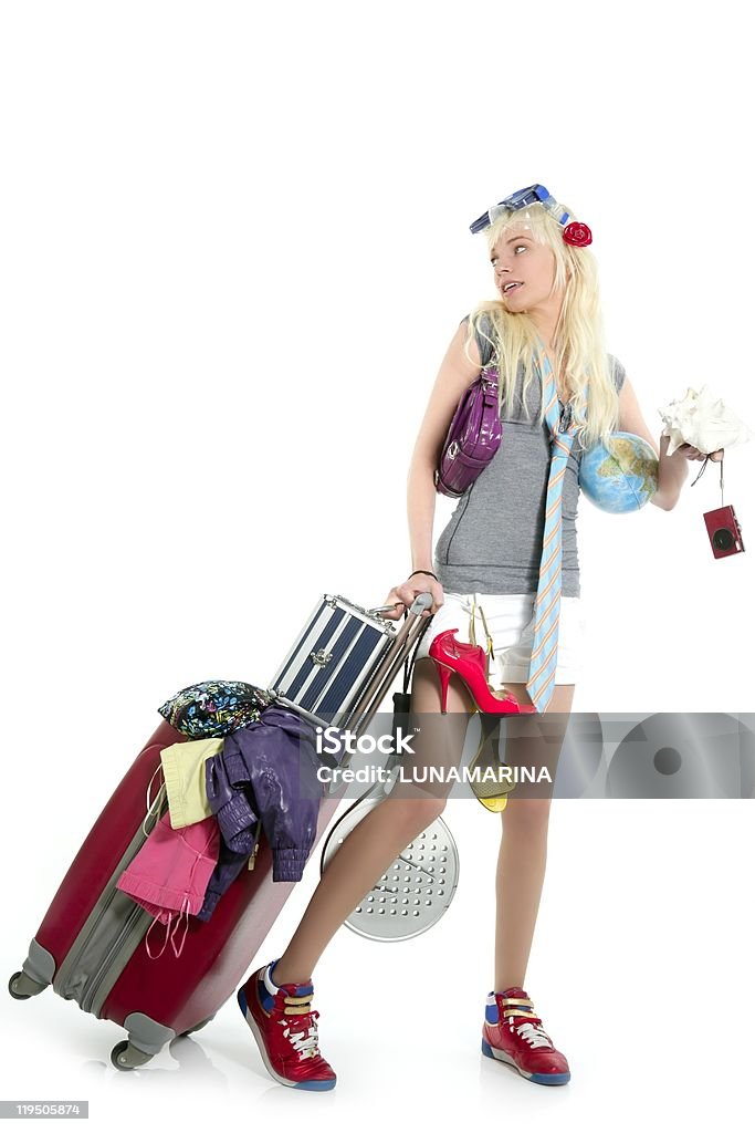 blonde fille shopping vacances métaphore valise remplie - Photo de A la mode libre de droits