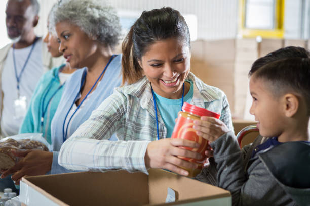 istock Elementary age boy and his mom volunteer together 1195063567