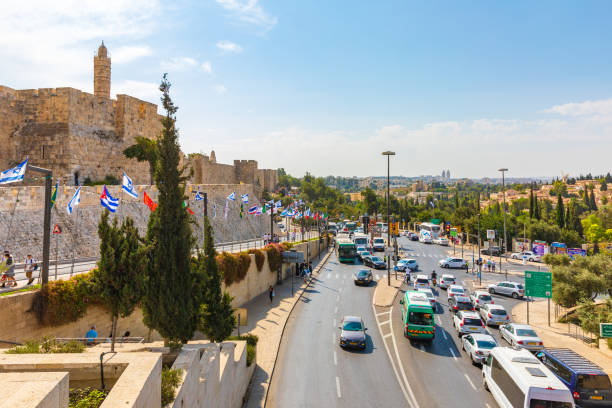 skrzyżowanie na ulicy jaffa w jerozolimie - crossing east driving transportation zdjęcia i obrazy z banku zdjęć