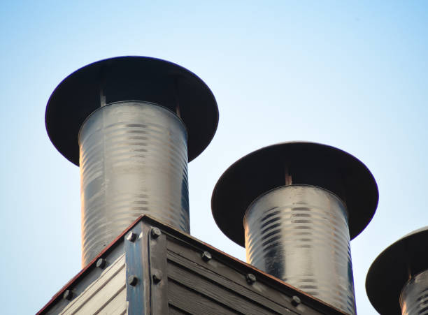 camini di ventilazione in alluminio installati sul tetto della fabbrica. - chimney sweeping foto e immagini stock