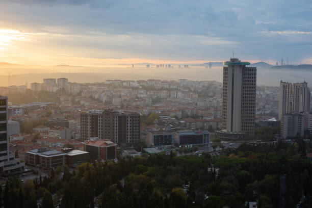 istock The big city waking up 1195101300