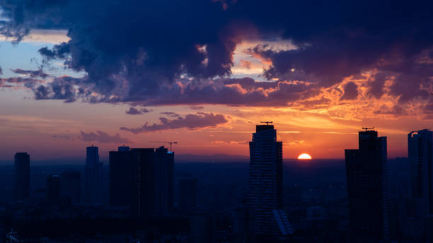 istock The big city waking up 1195102879