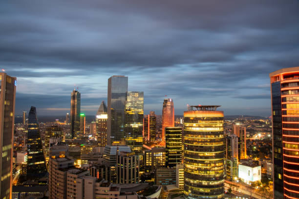 istock City at dusk 1195104084