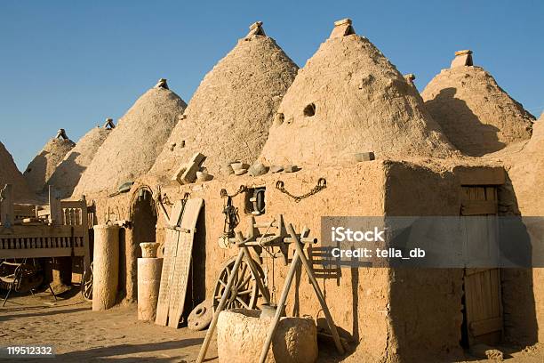 Telhado De Palha Harran Casasanatólia - Fotografias de stock e mais imagens de Casa Trulli - Casa Trulli, Aldeia, Anatólia