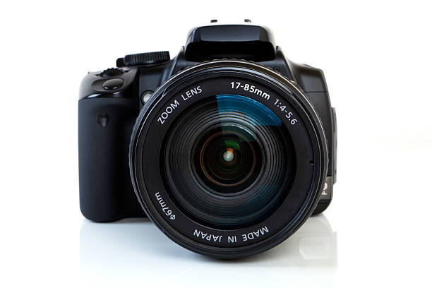 dslr-kamera-ansicht von vorne - digitalkamera stock-fotos und bilder