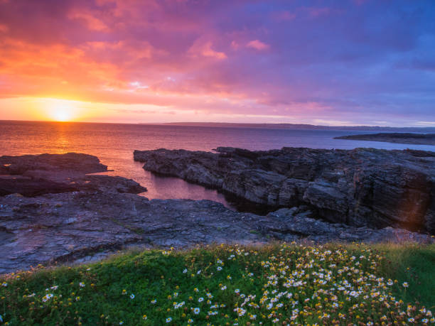 istock Breathtaking Sunset over the Ocean Horizion 1195152761