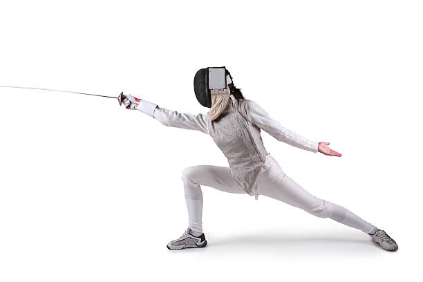 kobieta z wyciągniętymi fencer folia - fencing sport rivalry sword zdjęcia i obrazy z banku zdjęć