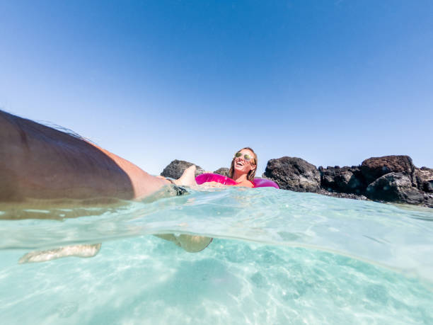 istock Follow me to paradise 1195167252