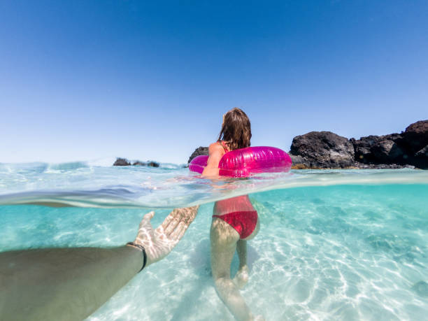 istock Follow me to paradise 1195167282