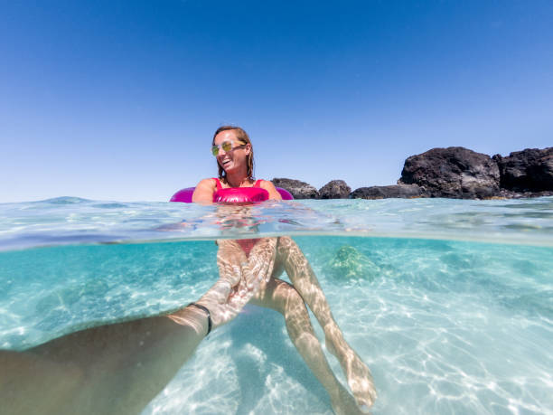 istock Follow me to paradise 1195167318