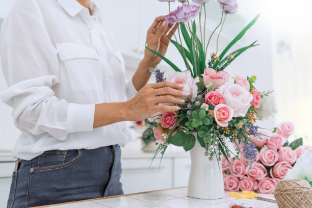 istock Midsection Of Florist Making Rose Bouquet 1195223974