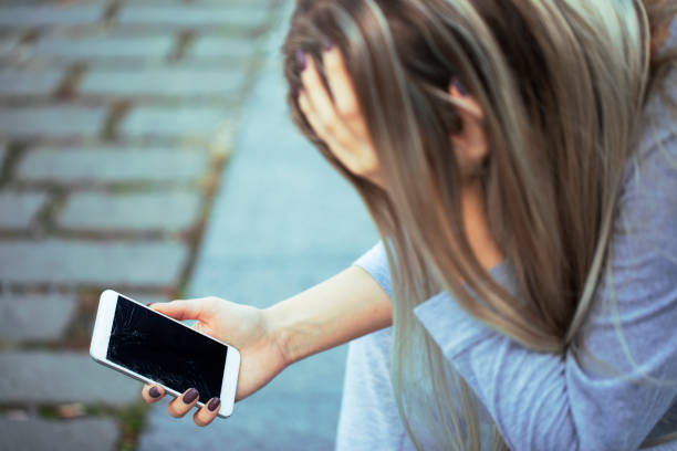 istock I broke my phone 1195250328