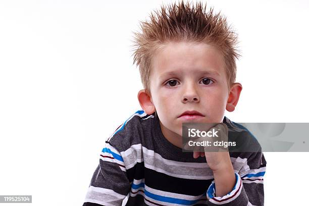 Engraçado Jovem Rapaz Olhando Aborrecido Com A Mão No Seu Queixo - Fotografias de stock e mais imagens de Amizade