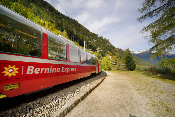 train alps lake poschiavo, bernina express - bernina express imagens e fotografias de stock