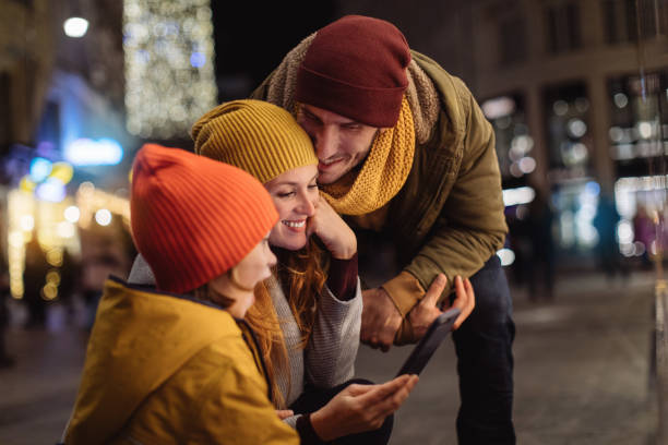 istock Family with smartphone 1195305845