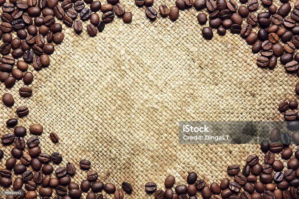 Quadro feito de grãos de café nas saco de tecido tradicional - Foto de stock de Abstrato royalty-free