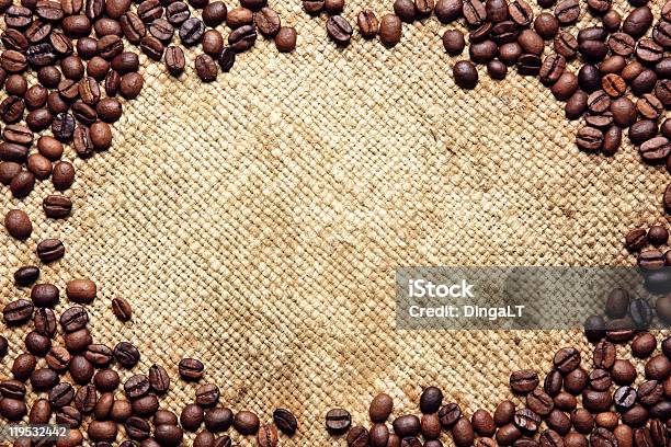 Foto de Quadro Feito De Grãos De Café Nas Saco De Tecido Tradicional e mais fotos de stock de Abstrato