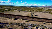 luftaufnahme-der-internationalen-grenze-zwischen-new-mexico-und-chihuahua.jpg?b=1&s=170x170&k=20&c=tbgLGwTL2qnCSsx8mFfk8TQ3N1toFMr1o9EbbaxFzxo=