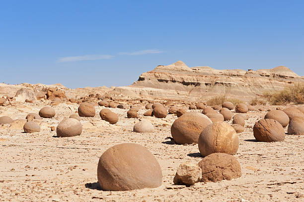 stone desert en ischigualasto, argentina. - 7653 fotografías e imágenes de stock