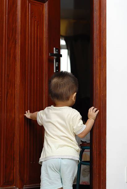 istock opening the door 119533026