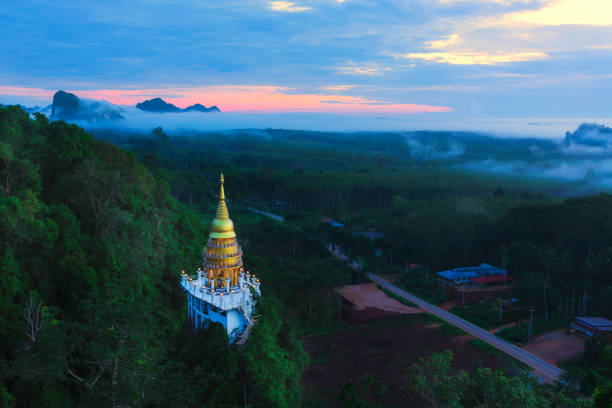 kao na nai luang w suratthani, tajlandia - rano kao zdjęcia i obrazy z banku zdjęć