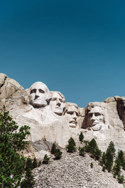 mt rushmore dans le sud dakota - mt rushmore national monument south dakota president day photos et images de collection