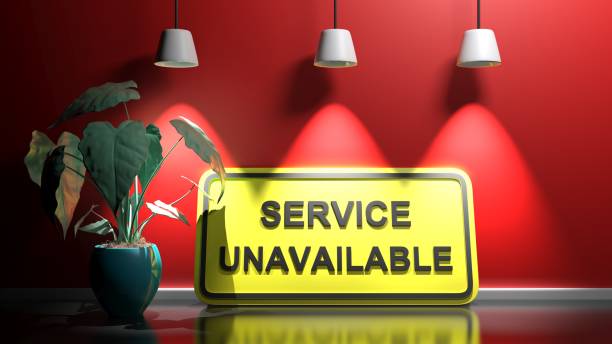 service unavailable auf gelbem schild an rot beleuchteter wand - 3d-rendering-illustration - falsche malerei wände stock-fotos und bilder