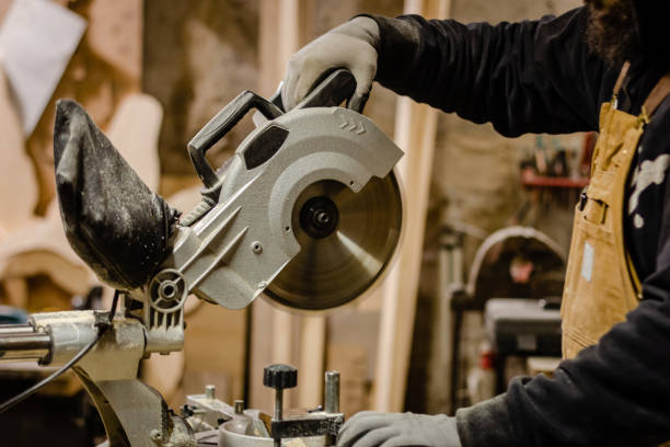 istock Carpenter using circular saw for wood 1195394960