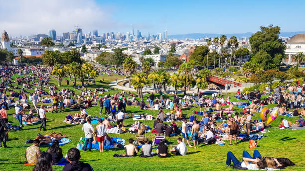 mission dolores park on 4th of july - castro street imagens e fotografias de stock