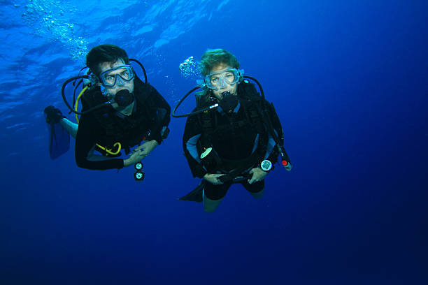 istock Couple Scuba Diving 119544137