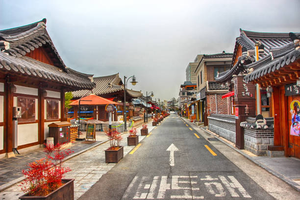 vista aérea de jeonju hanok village ciudad coreana tradicional, jeonju, jeonbuk, corea del sur, asia - urbanscape fotografías e imágenes de stock