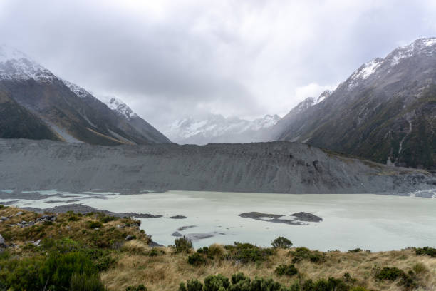 istock Hiking to Mount Cook under the extremely cloudy weather 1195524270